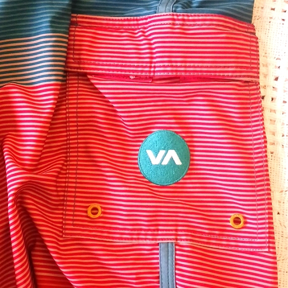 RVCA board/surf/swim shorts size 36. Performance stretch - Picture 6 of 8